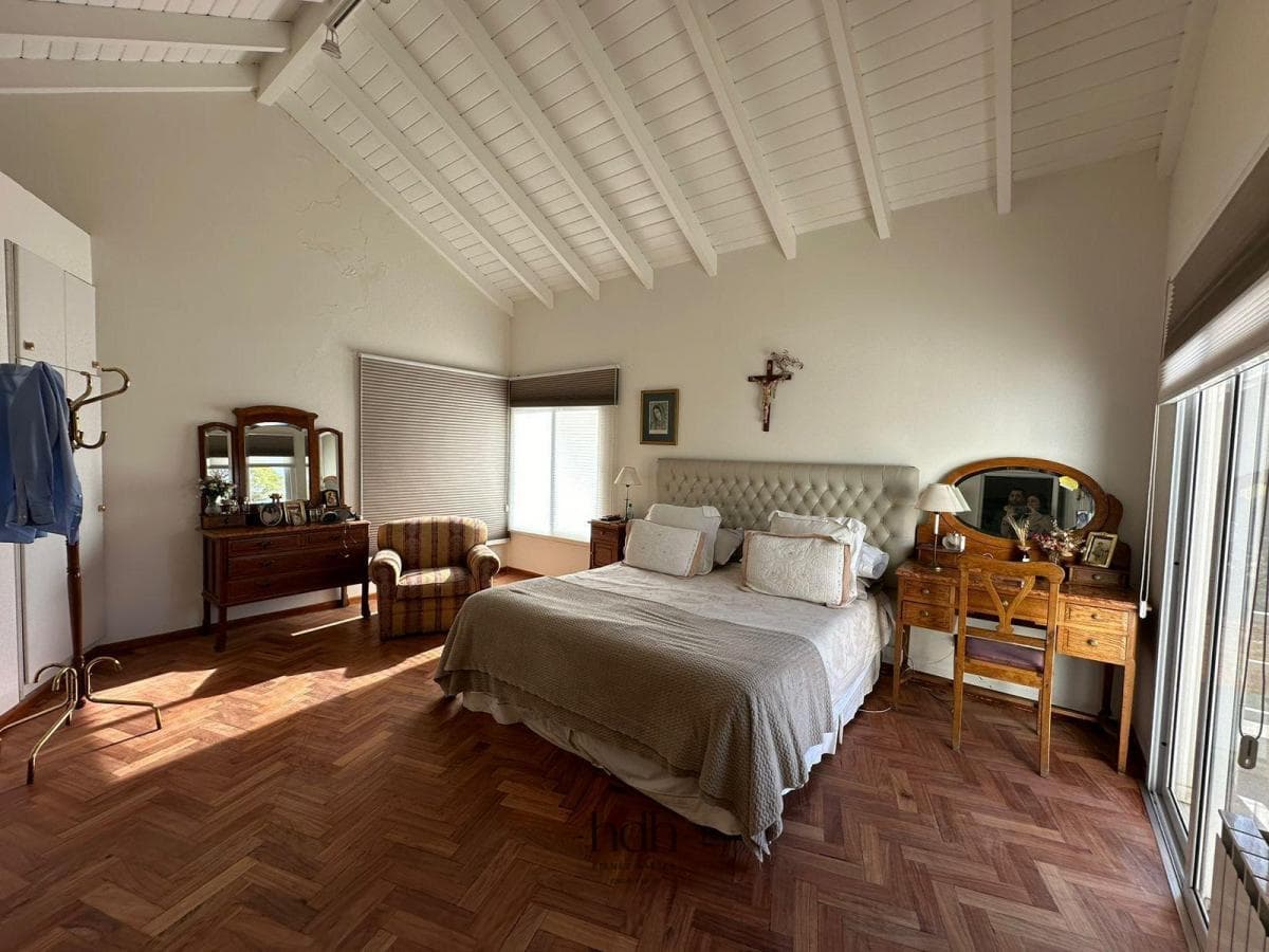 House for Sale at Country Jockey Club: 4 Bedrooms, 5 Bathrooms, Golf Course View