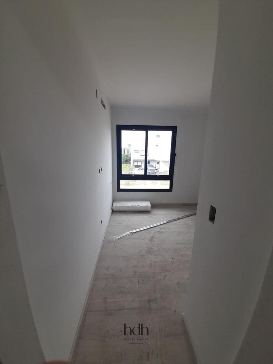 House for Sale: 3-Bedroom, 3-Bathroom Duplex with Barbecue Area and Security System