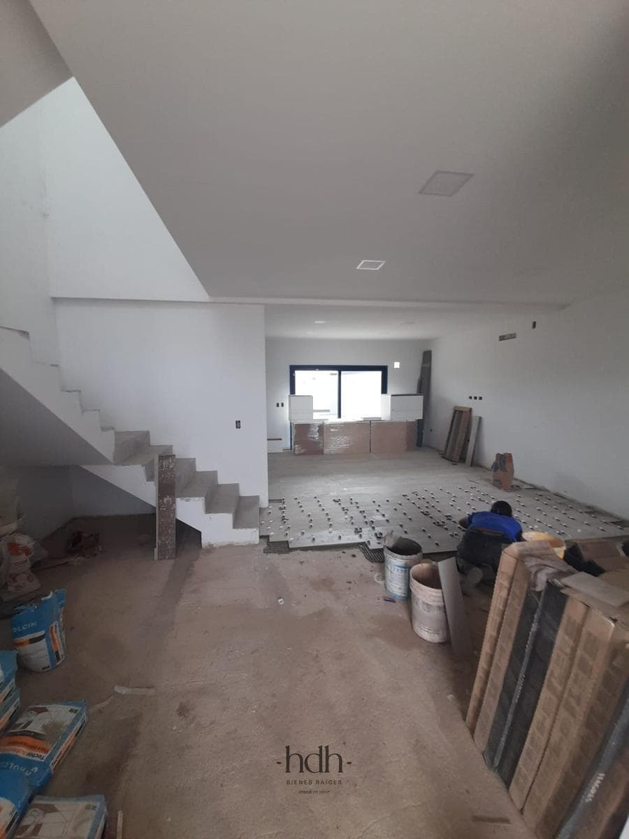 House for Sale: 3-Bedroom, 3-Bathroom Duplex with Barbecue Area and Security System