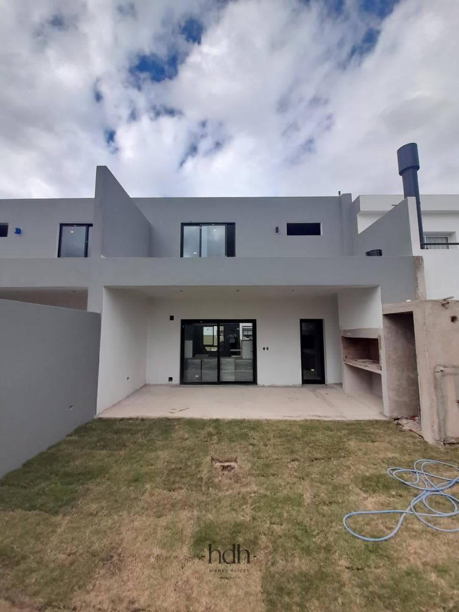 House for Sale: 3-Bedroom, 3-Bathroom Duplex with Barbecue Area and Security System