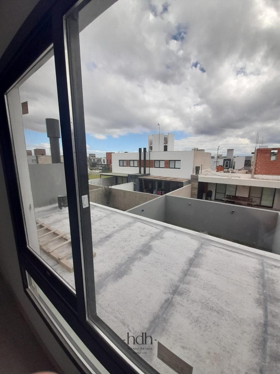 House for Sale: 3-Bedroom, 3-Bathroom Duplex with Barbecue Area and Security System