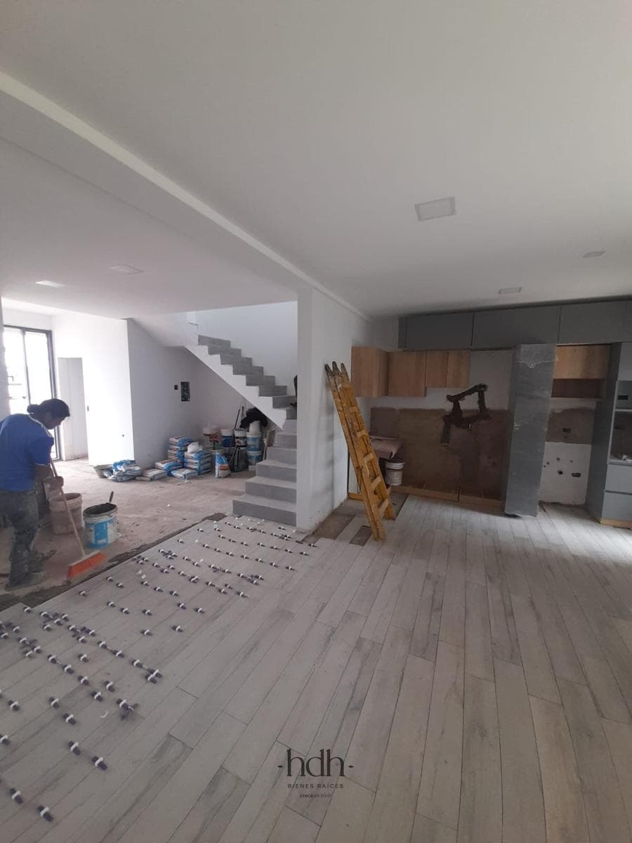 House for Sale: 3-Bedroom, 3-Bathroom Duplex with Barbecue Area and Security System