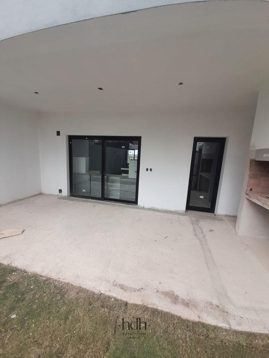 House for Sale: 3-Bedroom, 3-Bathroom Duplex with Barbecue Area and Security System
