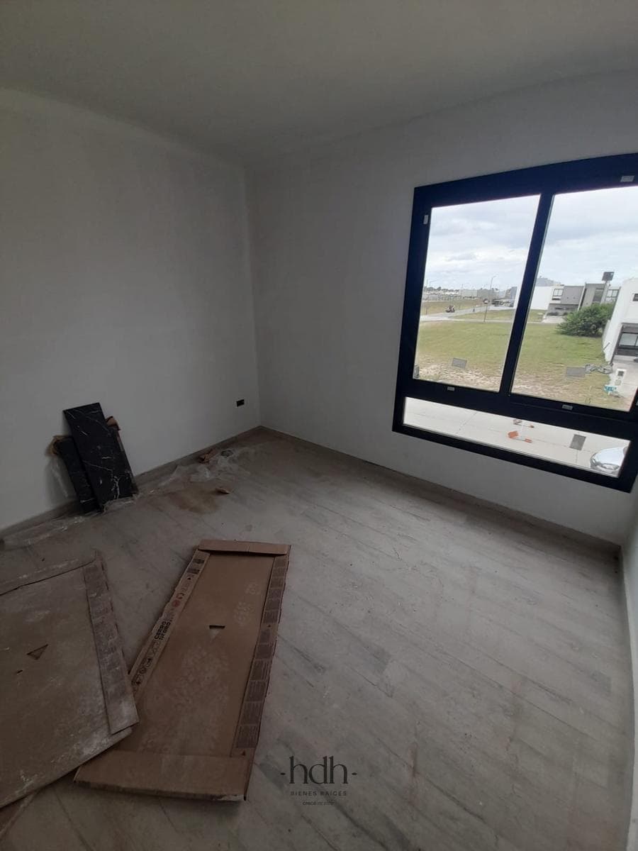 House for Sale: 3-Bedroom, 3-Bathroom Duplex with Barbecue Area and Security System