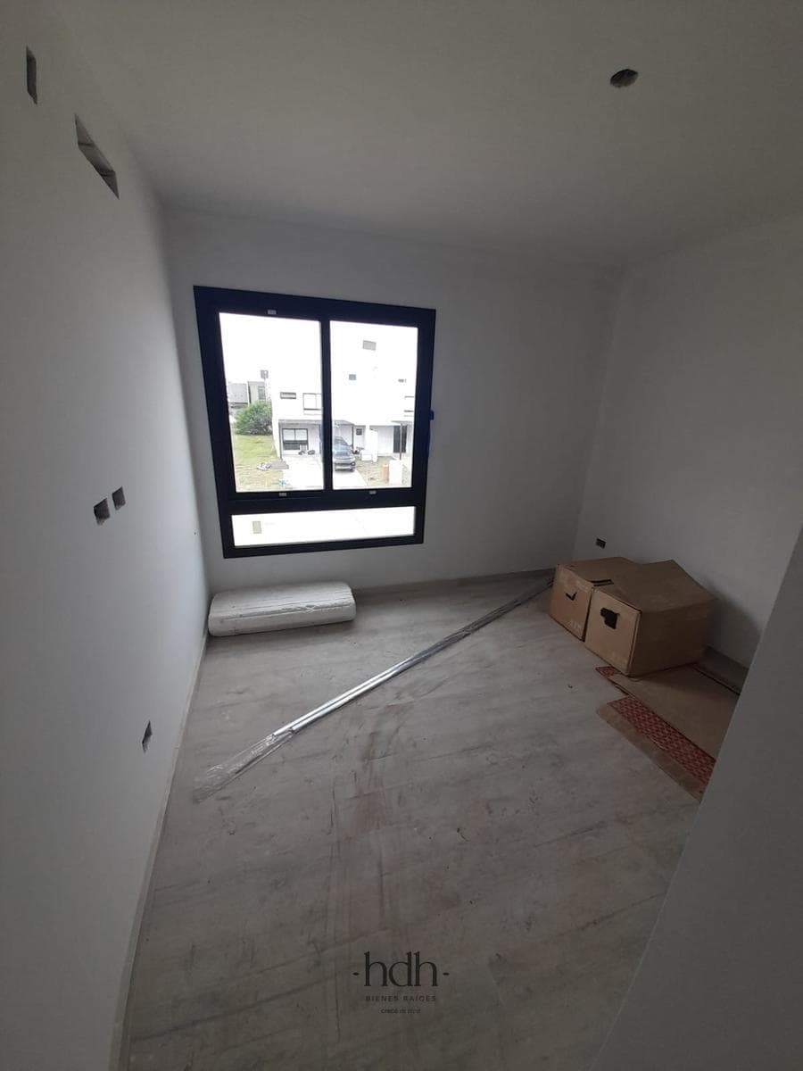 House for Sale: 3-Bedroom, 3-Bathroom Duplex with Barbecue Area and Security System