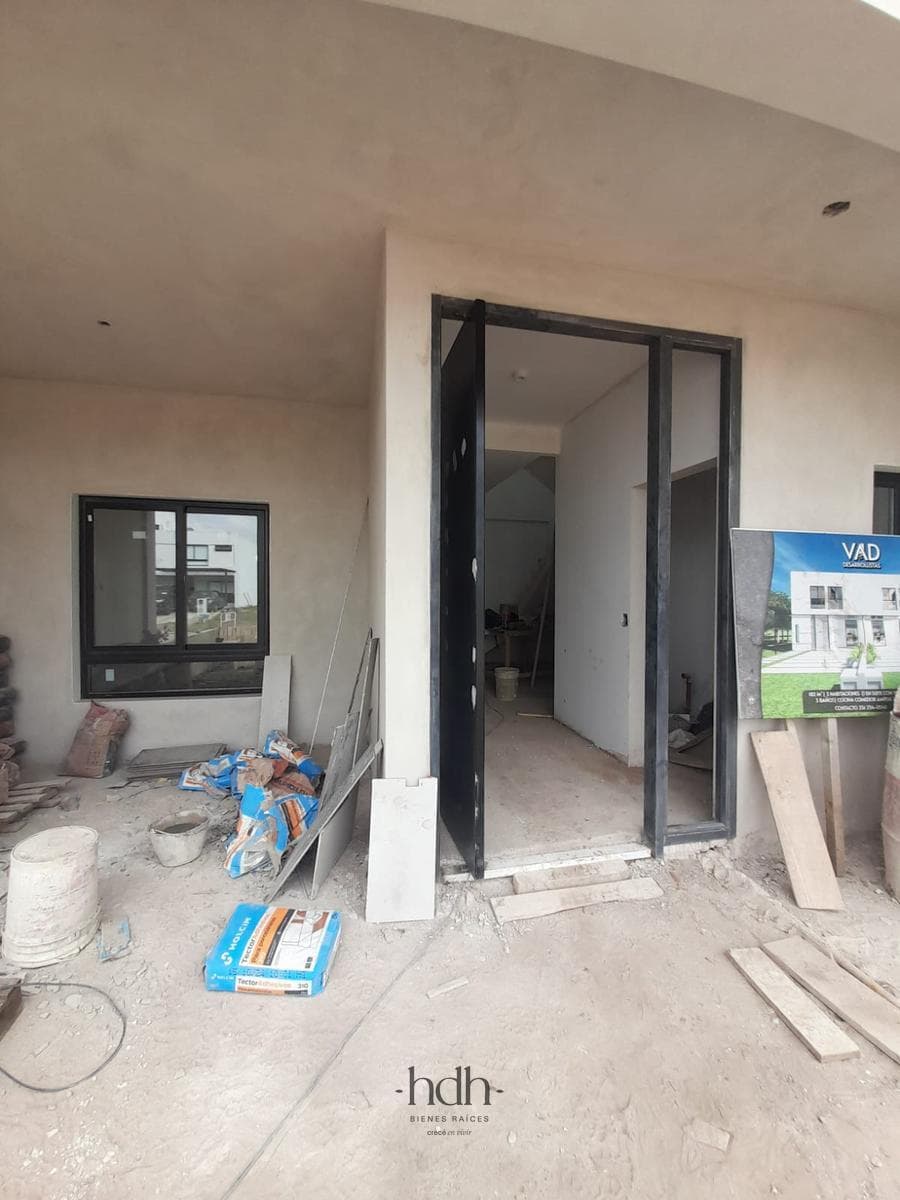 House for Sale: 3-Bedroom, 3-Bathroom Duplex with Barbecue Area and Security System