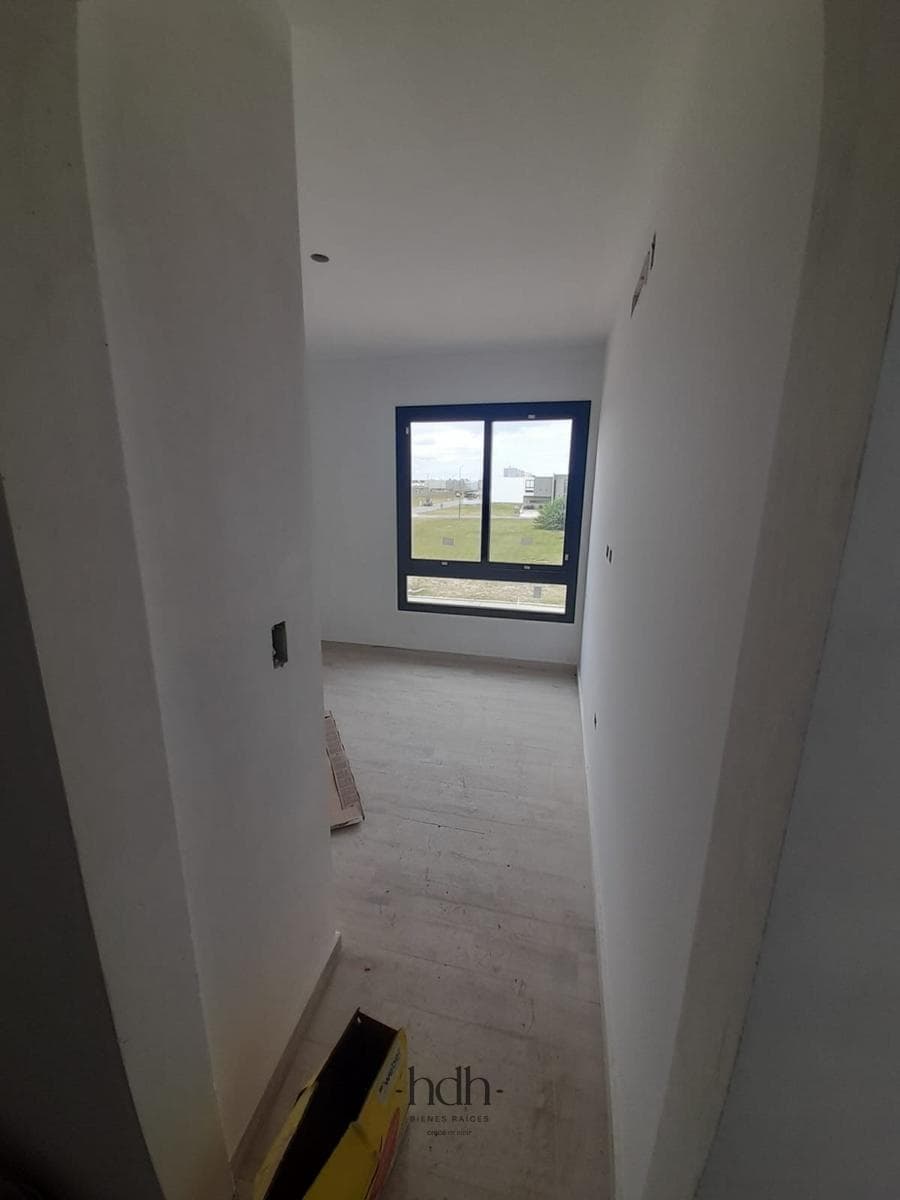 House for Sale: 3-Bedroom, 3-Bathroom Duplex with Barbecue Area and Security System