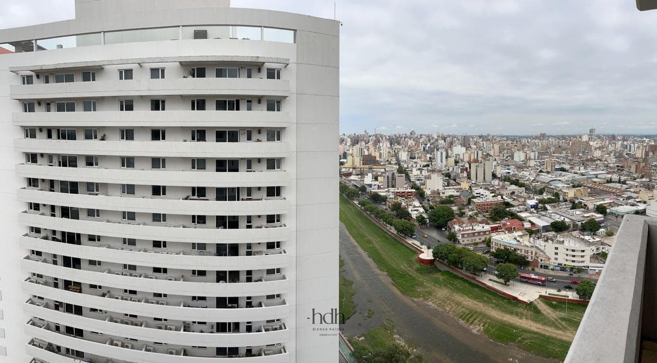 Apartment in General Paz: 1 bedroom, separate kitchen, 22nd floor, with amenities