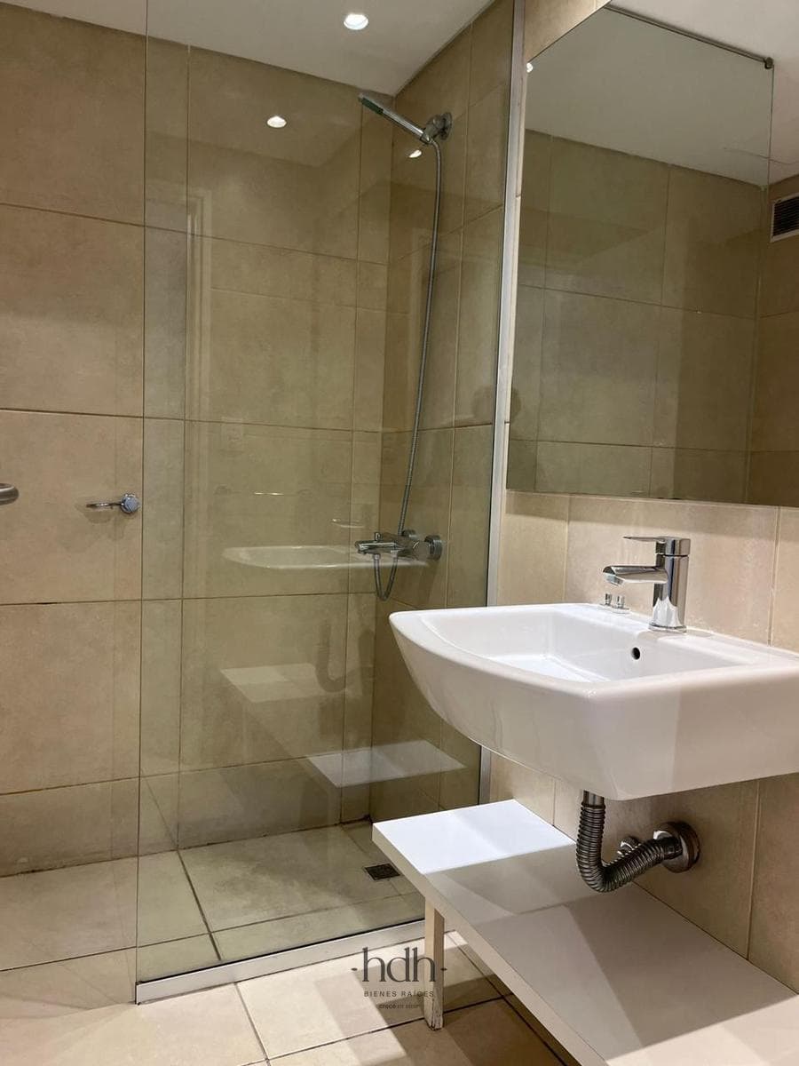 Apartment in General Paz: 1 bedroom, separate kitchen, 22nd floor, with amenities