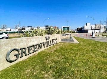 House for sale in Greenville II: 3 bedrooms, 3 bathrooms, with a pool