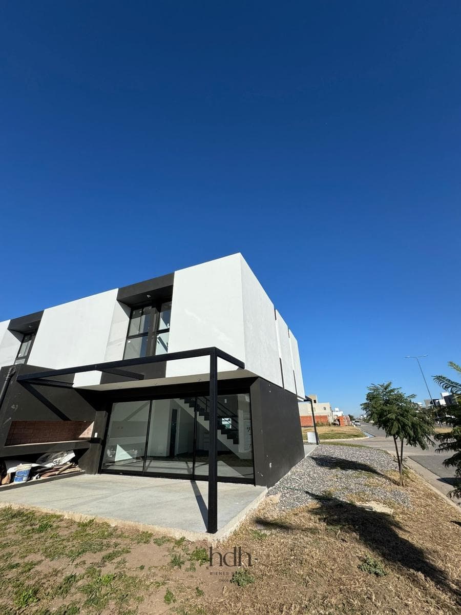 3-Bedroom, 3-Bathroom Duplex with Garage and Barbecue Area