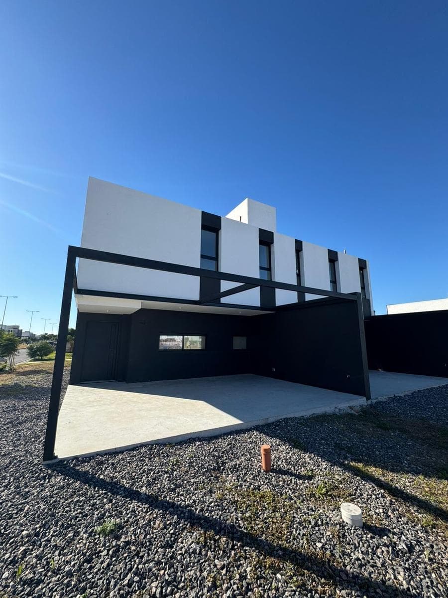 3-Bedroom, 3-Bathroom Duplex with Garage and Barbecue Area
