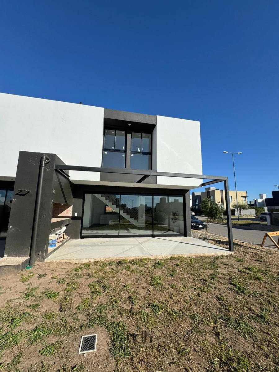 3-Bedroom, 3-Bathroom Duplex with Garage and Barbecue Area