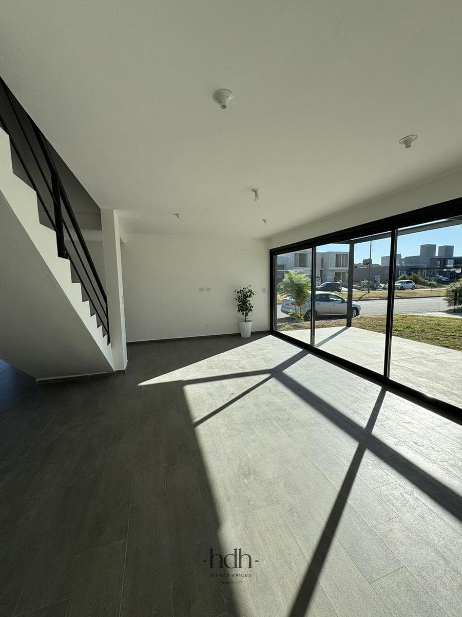 3-Bedroom, 3-Bathroom Duplex with Garage and Barbecue Area