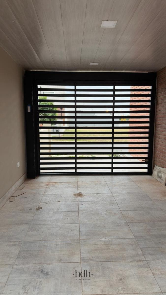 House on Docta Boulevard: 2 bedrooms, 2 bathrooms, patio, security