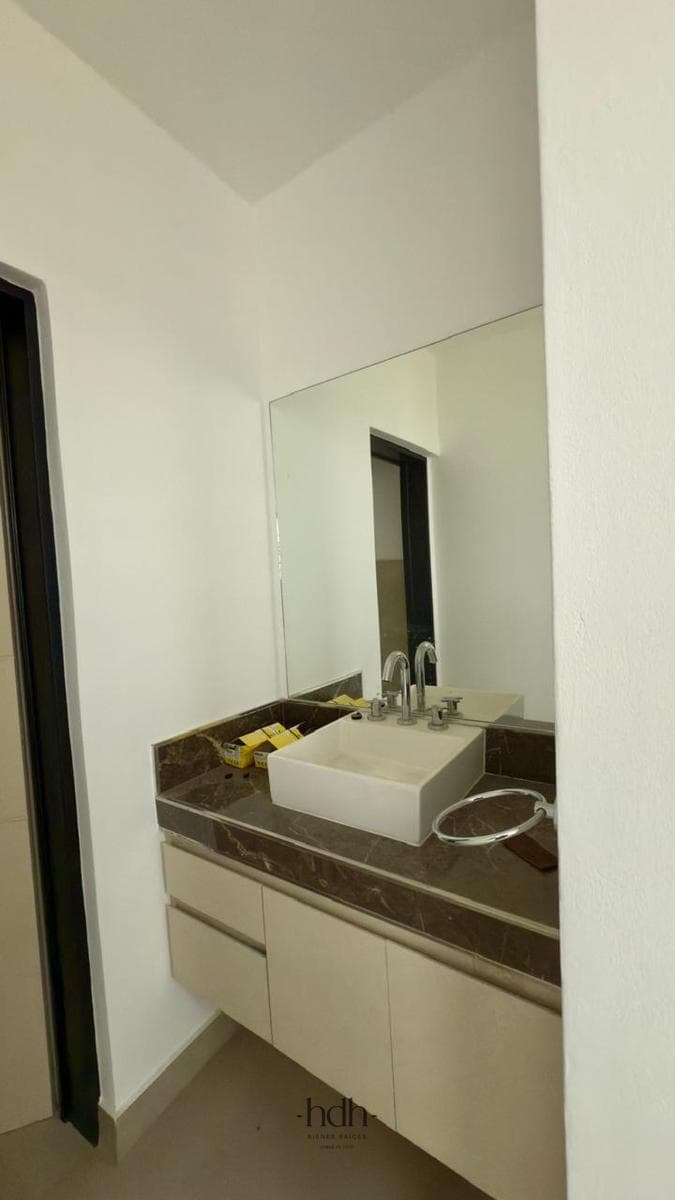 House on Docta Boulevard: 2 bedrooms, 2 bathrooms, patio, security