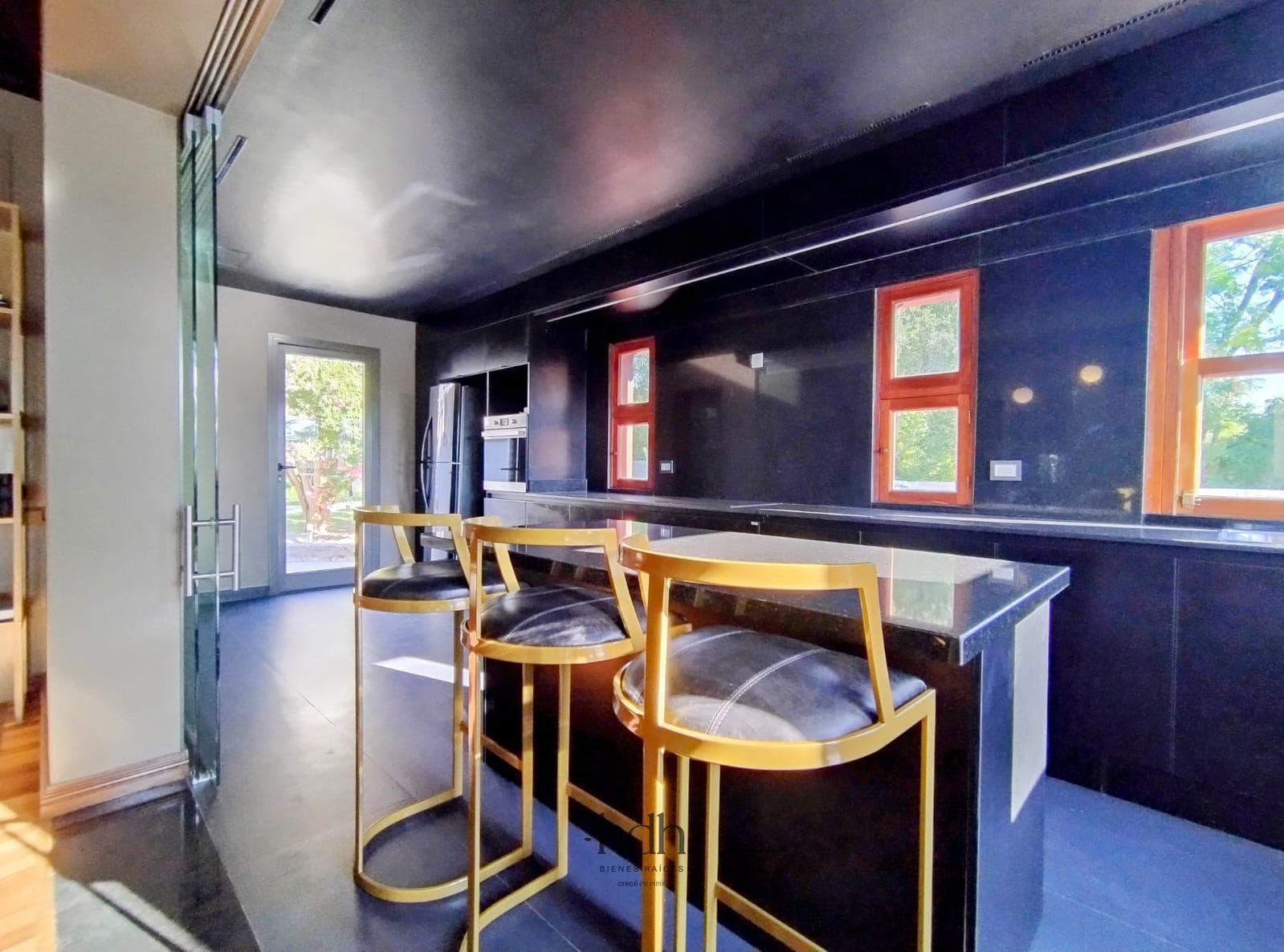 Apartment for sale in Villa Belgrano: 2 bedrooms, 2 bathrooms, with garage and amenities