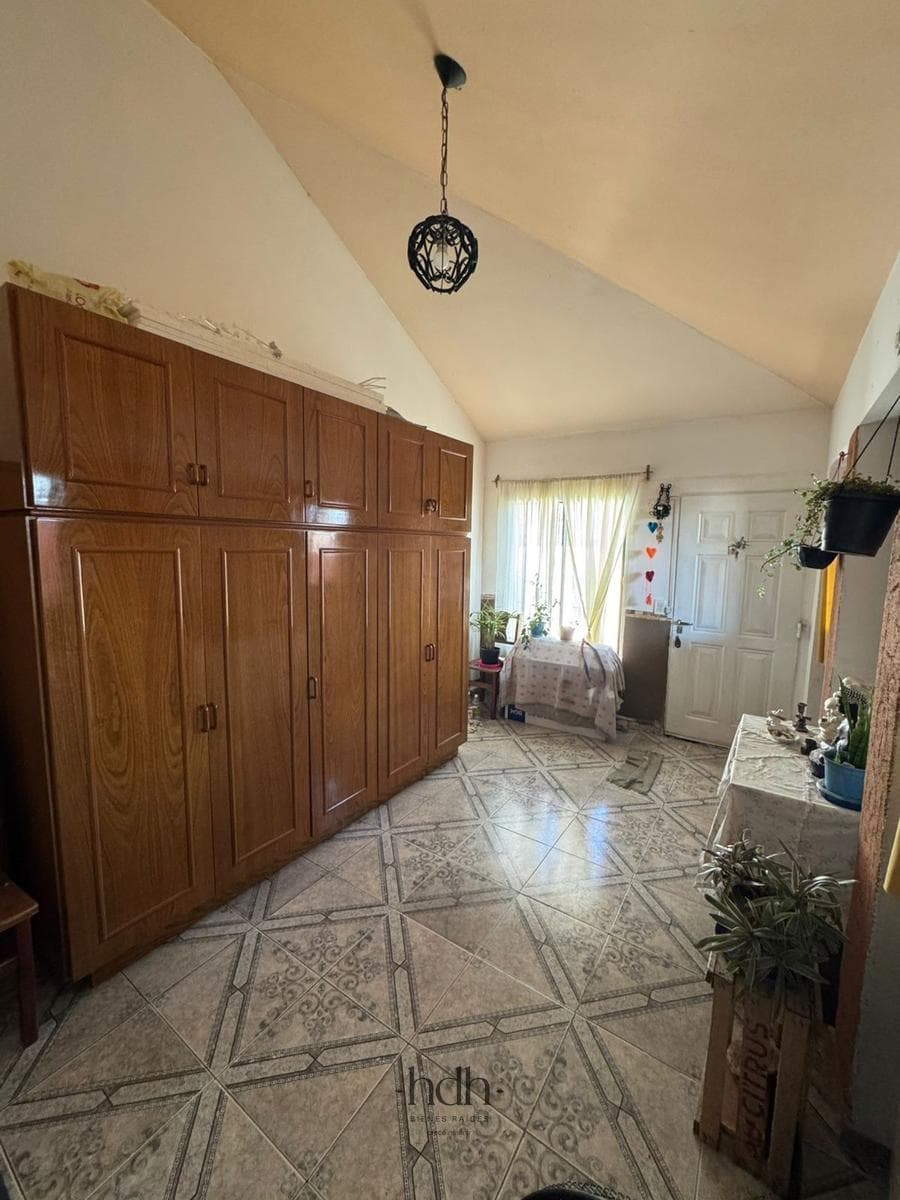 House for Sale: 2 bedrooms, 1 bathroom