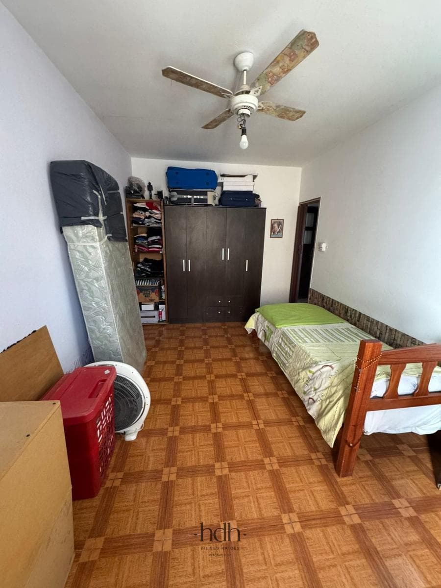 House for Sale: 2 bedrooms, 1 bathroom