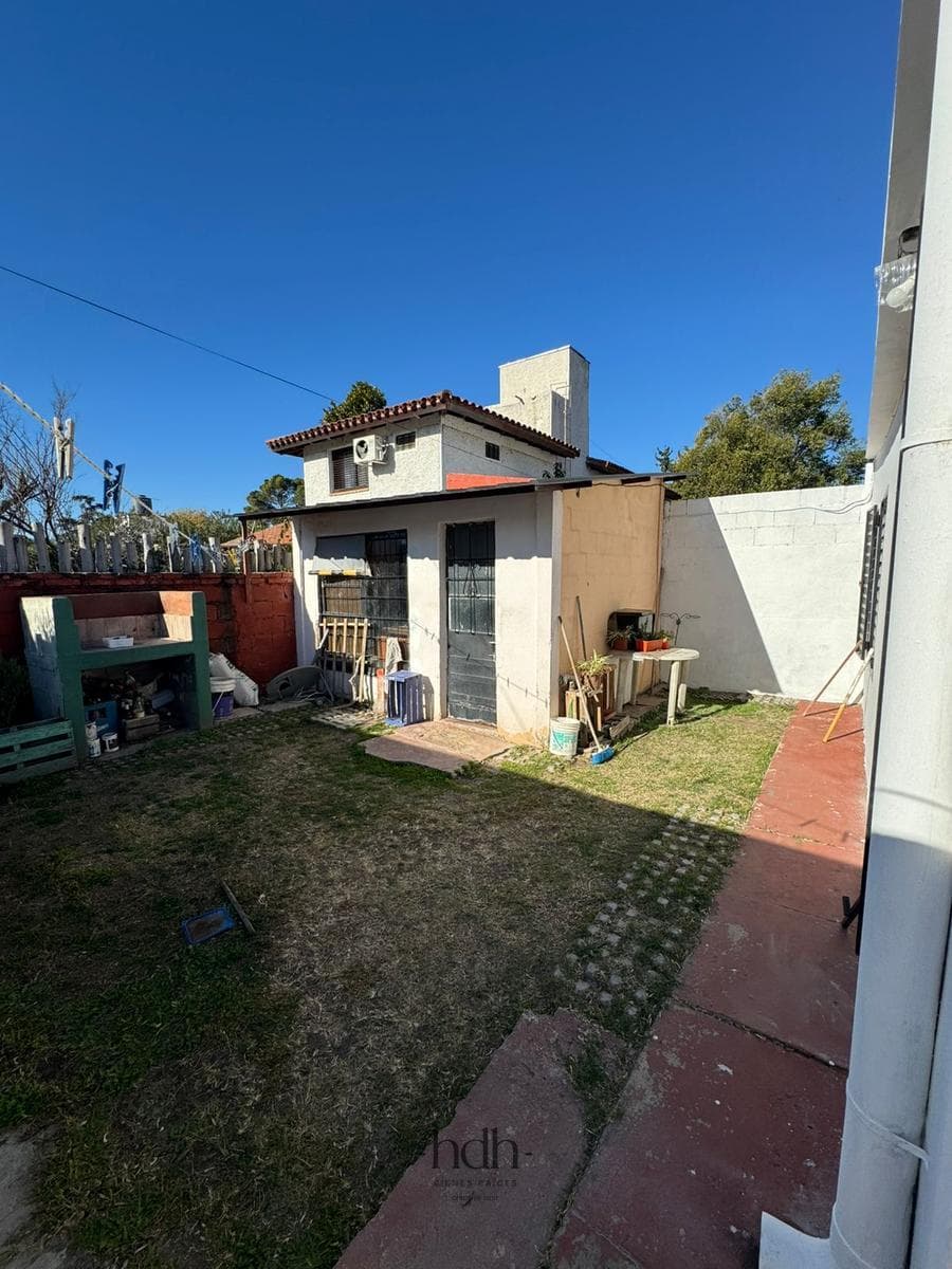 House for Sale: 2 bedrooms, 1 bathroom