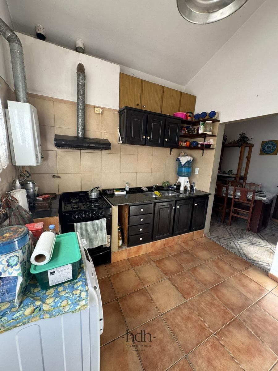 House for Sale: 2 bedrooms, 1 bathroom