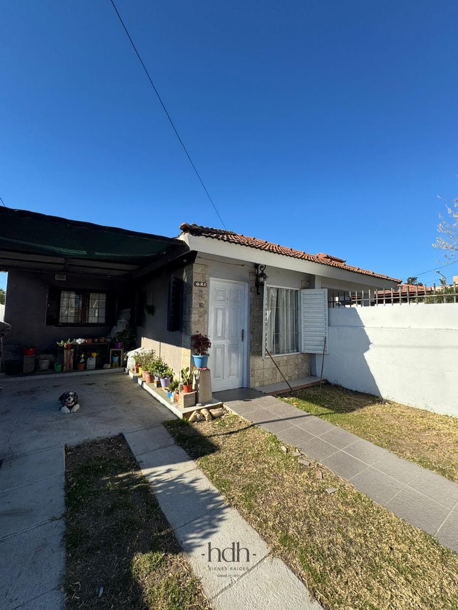 House for Sale: 2 bedrooms, 1 bathroom