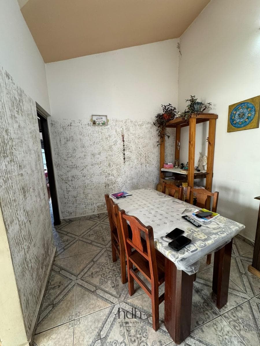 House for Sale: 2 bedrooms, 1 bathroom