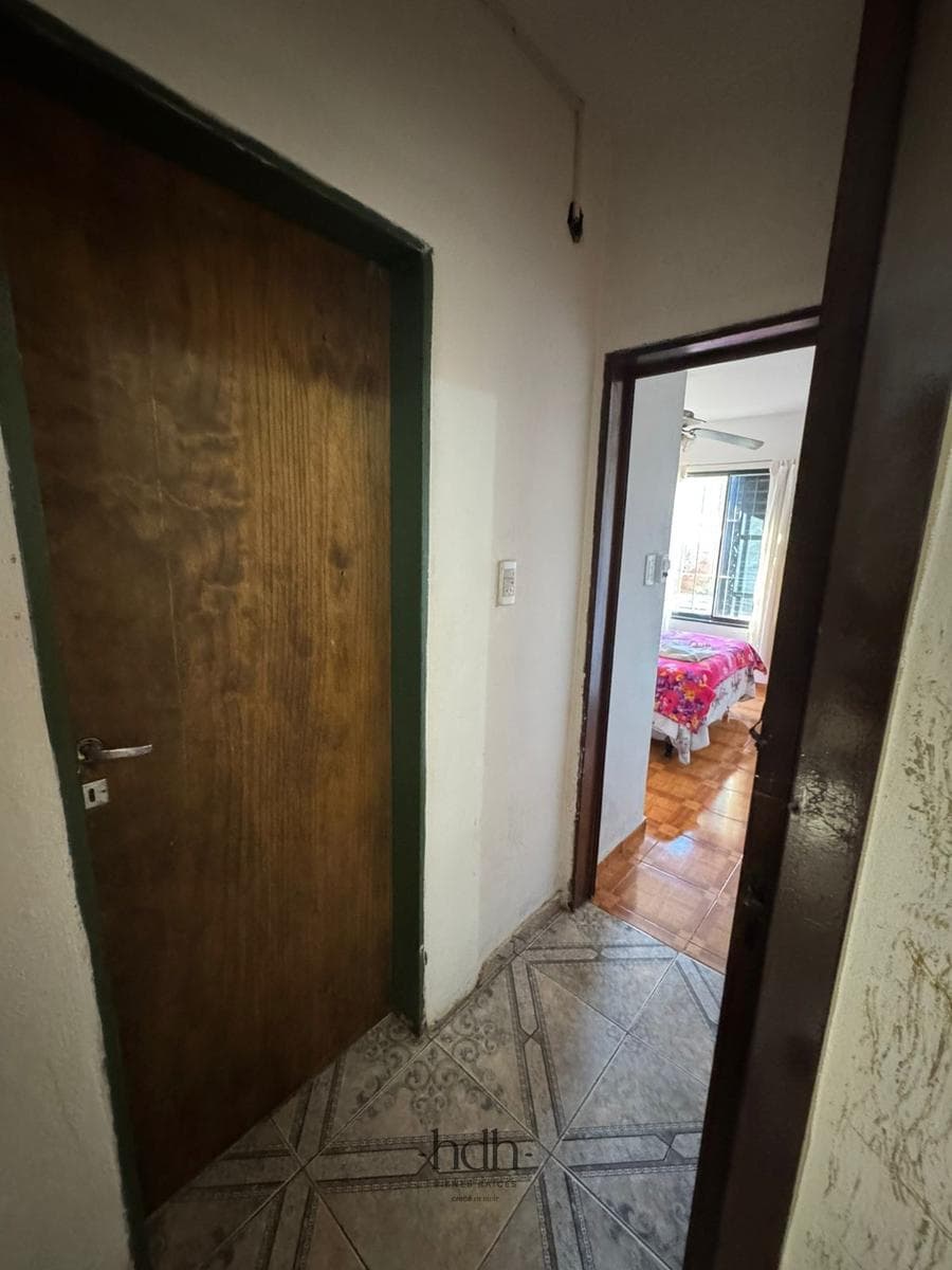 House for Sale: 2 bedrooms, 1 bathroom