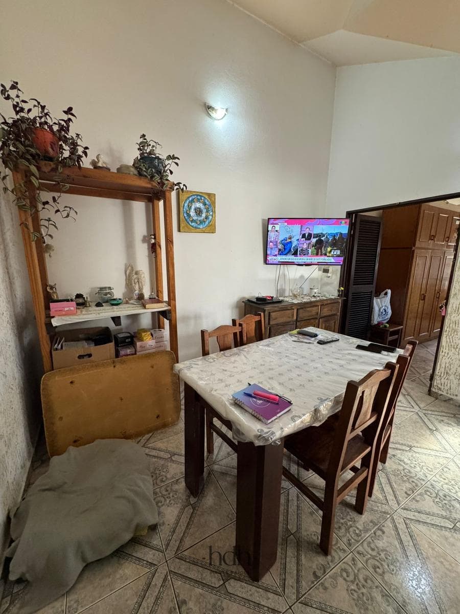 House for Sale: 2 bedrooms, 1 bathroom