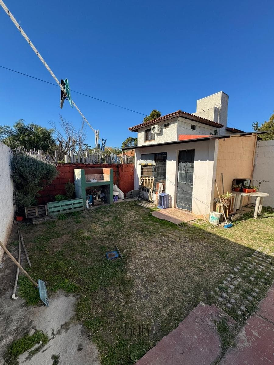 House for Sale: 2 bedrooms, 1 bathroom
