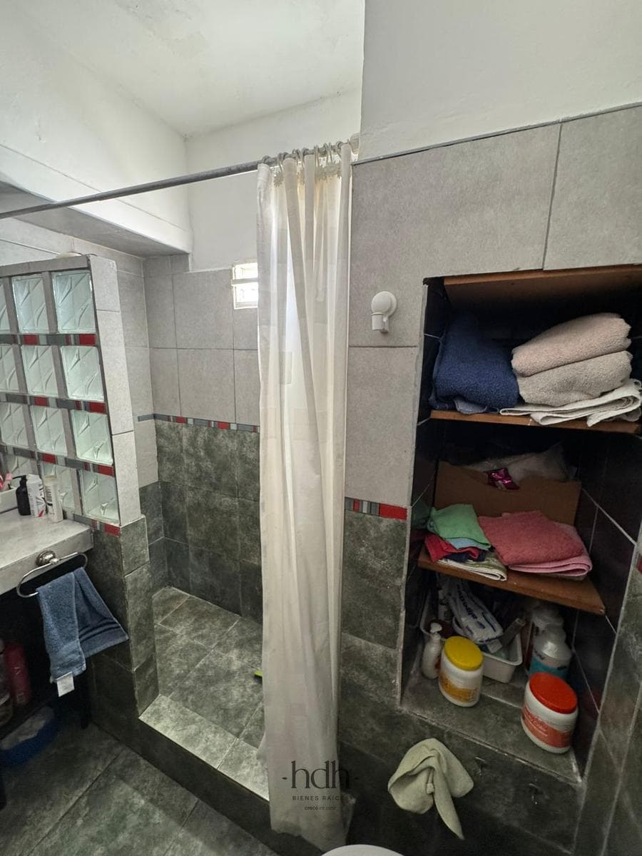 House for Sale: 2 bedrooms, 1 bathroom