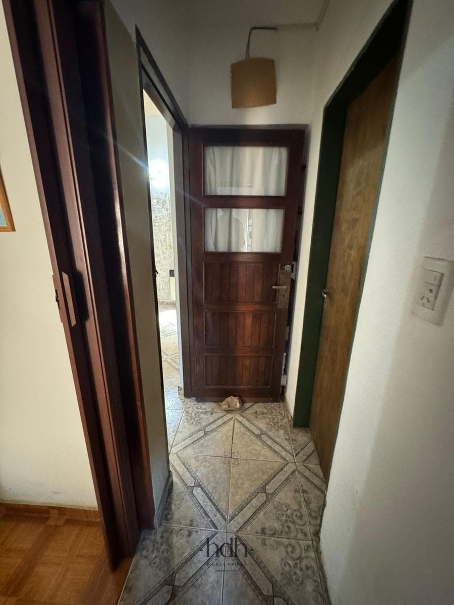House for Sale: 2 bedrooms, 1 bathroom