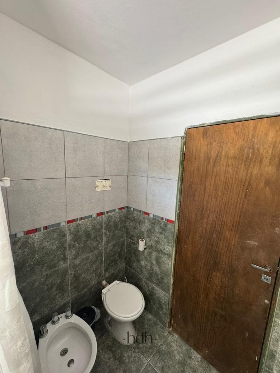 House for Sale: 2 bedrooms, 1 bathroom