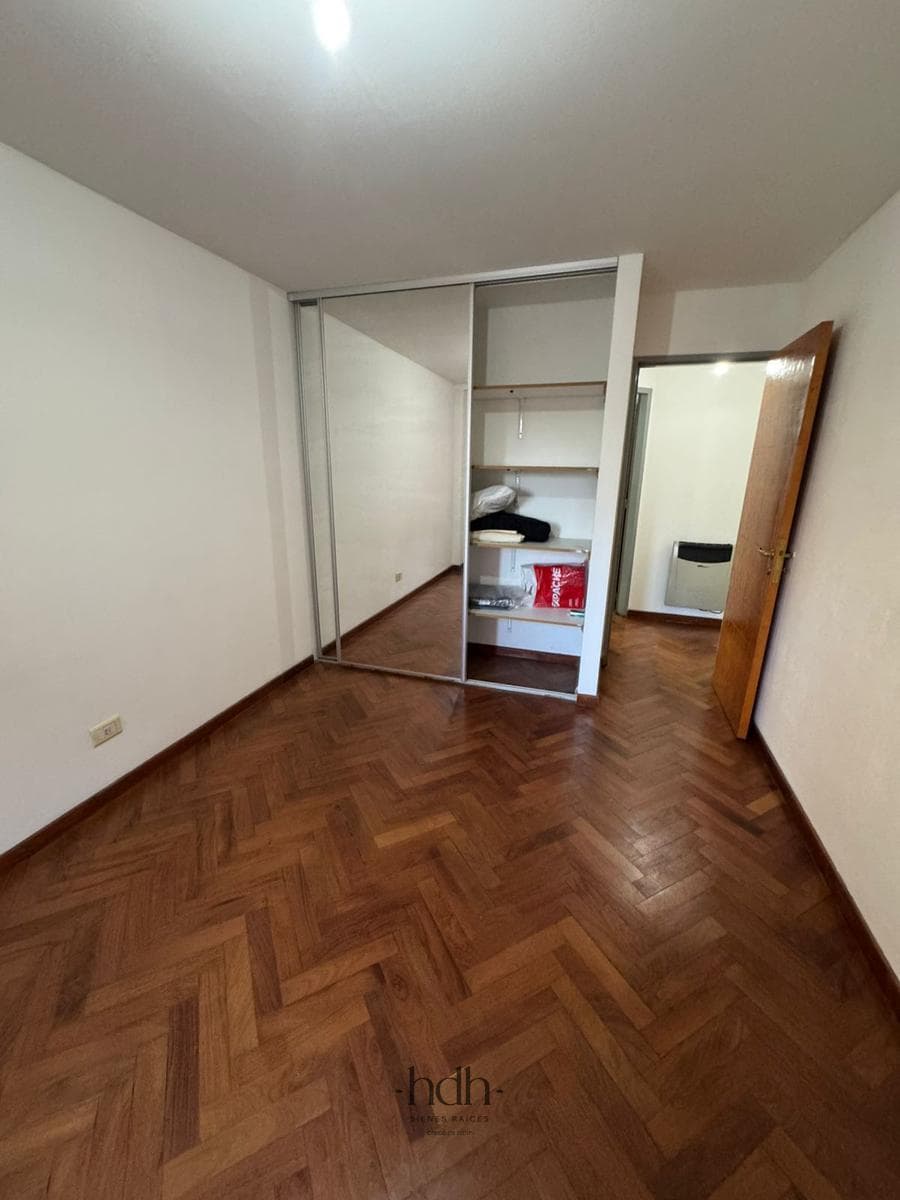 Apartment for Sale: 2 Bedrooms, 2 Bathrooms