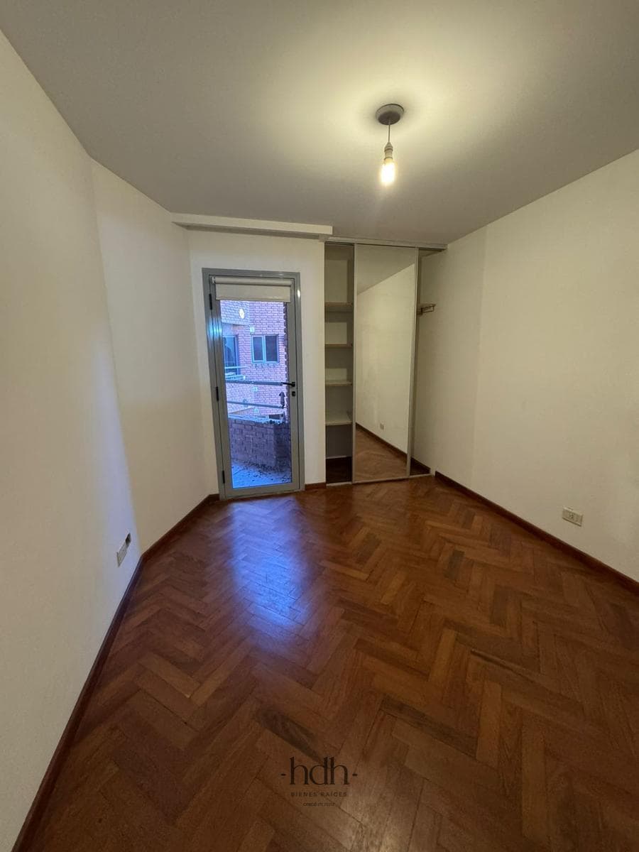 Apartment for Sale: 2 Bedrooms, 2 Bathrooms