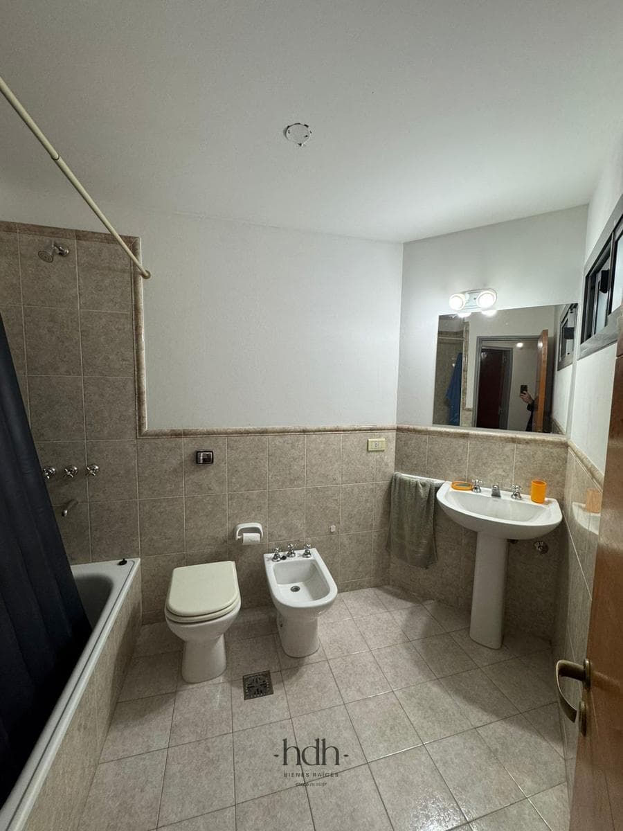 Apartment for Sale: 2 Bedrooms, 2 Bathrooms