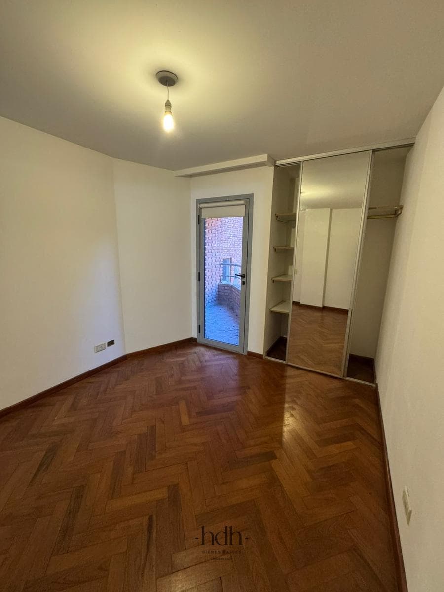 Apartment for Sale: 2 Bedrooms, 2 Bathrooms