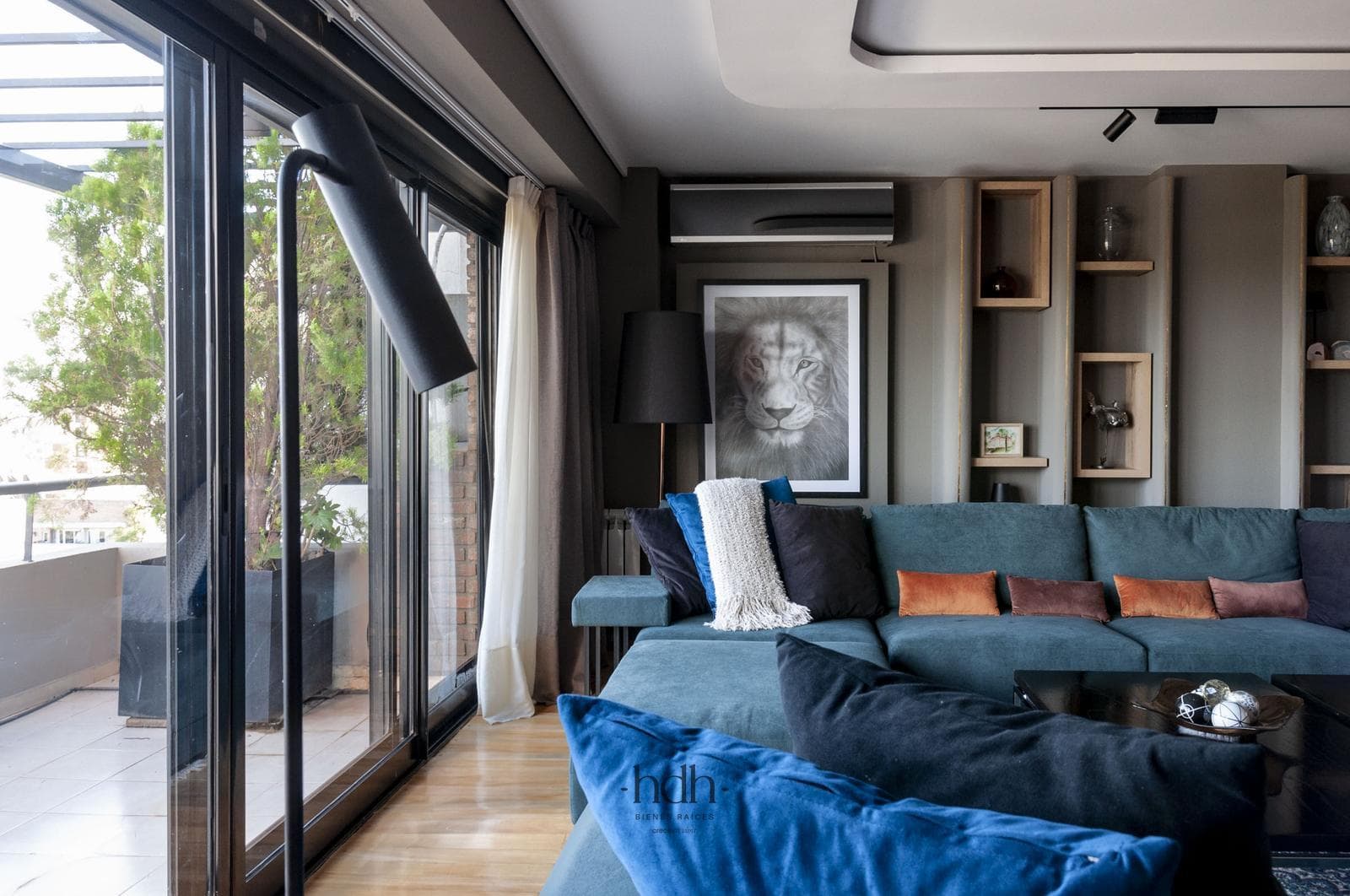 Apartment for Sale: 2-bedroom, 2-bathroom apartment with a terrace and garage