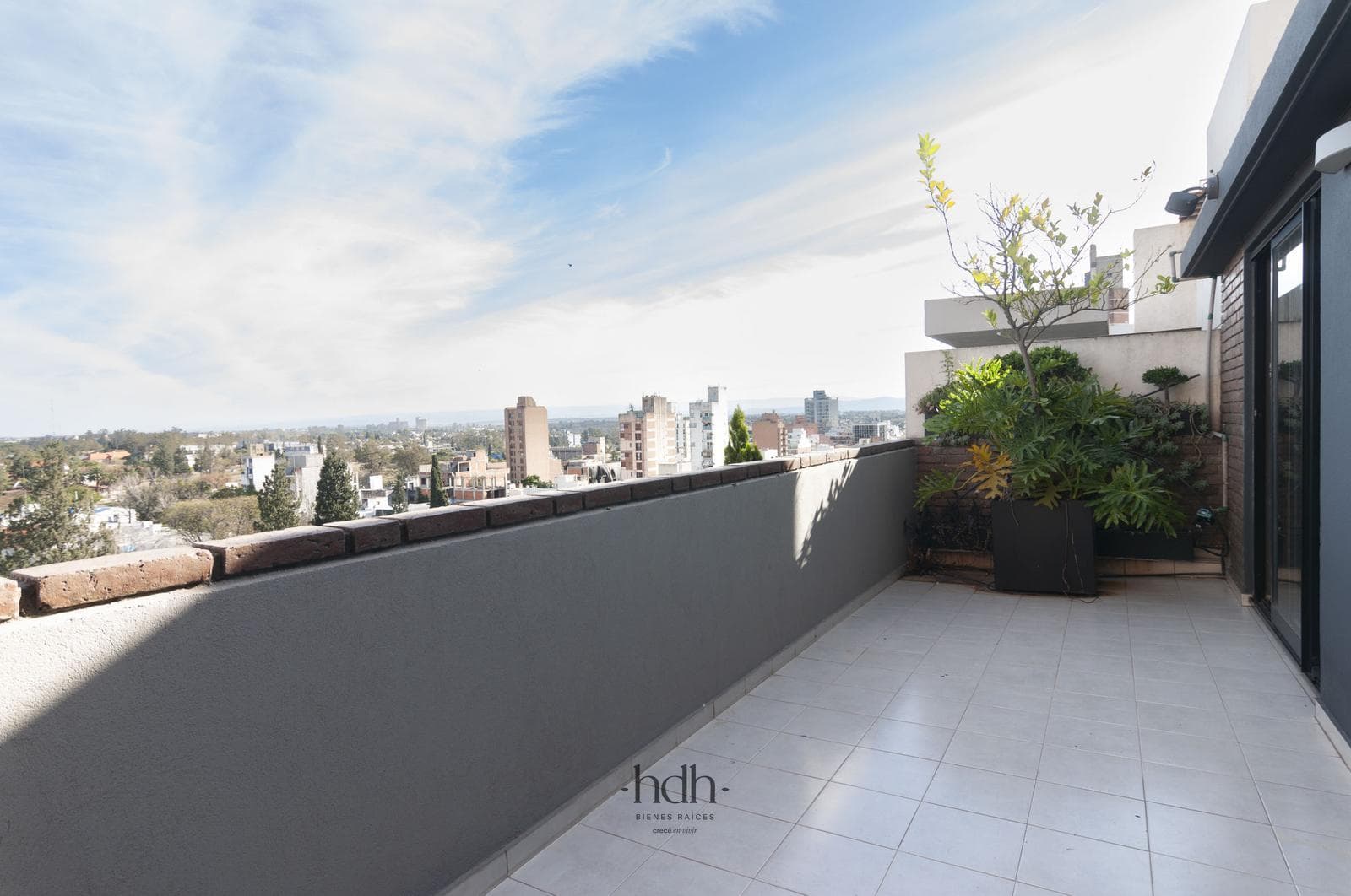 Apartment for Sale: 2-bedroom, 2-bathroom apartment with a terrace and garage