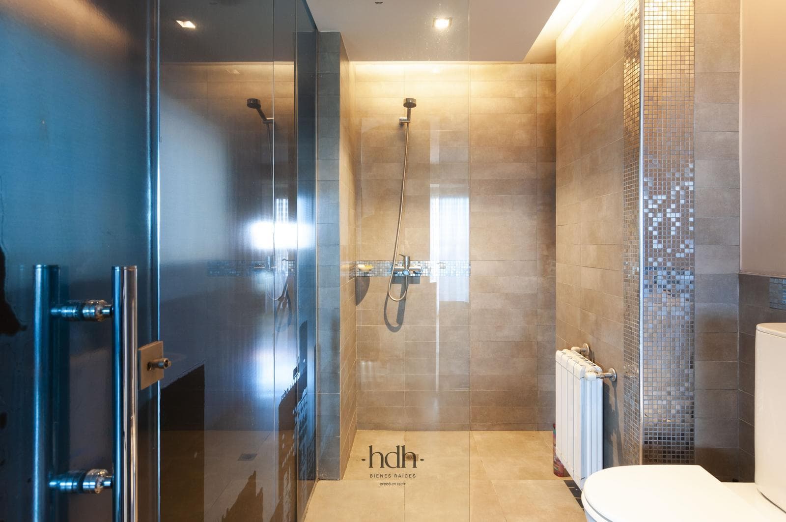 Apartment for Sale: 2-bedroom, 2-bathroom apartment with a terrace and garage