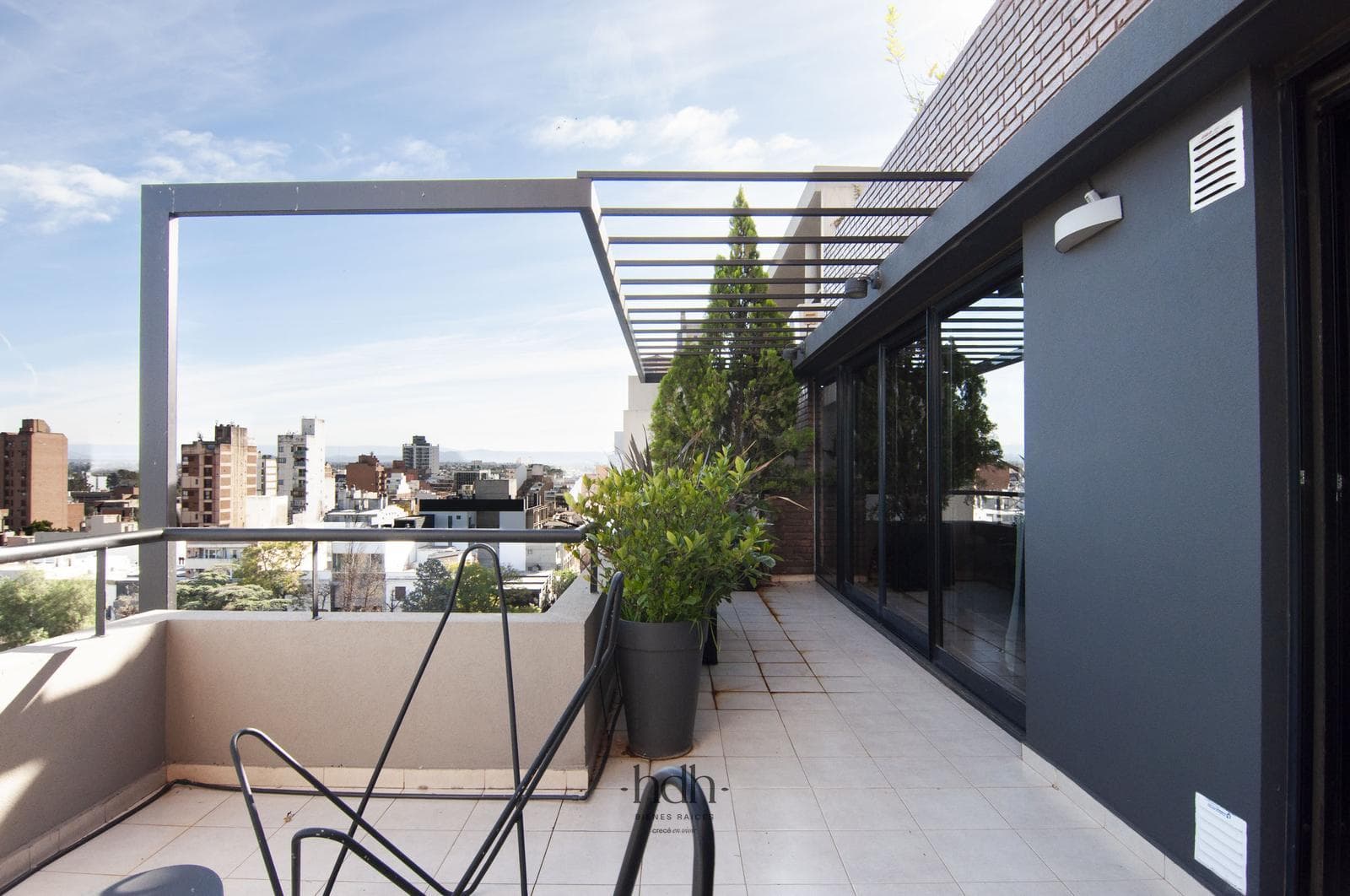 Apartment for Sale: 2-bedroom, 2-bathroom apartment with a terrace and garage