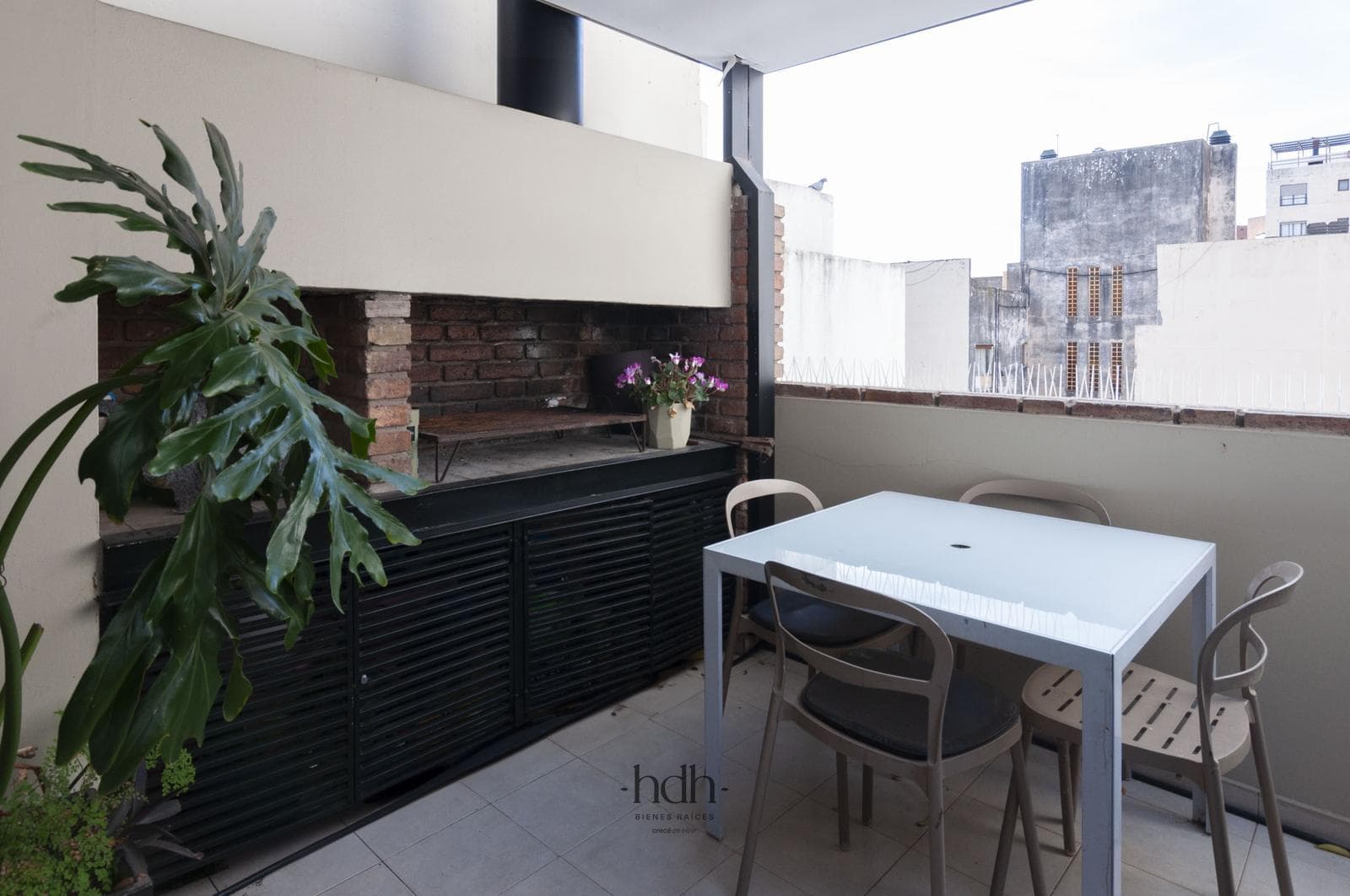 Apartment for Sale: 2-bedroom, 2-bathroom apartment with a terrace and garage