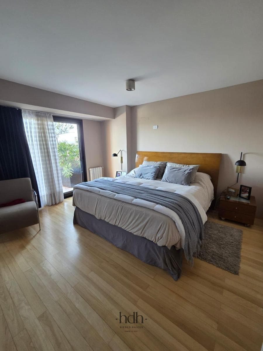 Apartment for Sale: 2-bedroom, 2-bathroom apartment with a terrace and garage