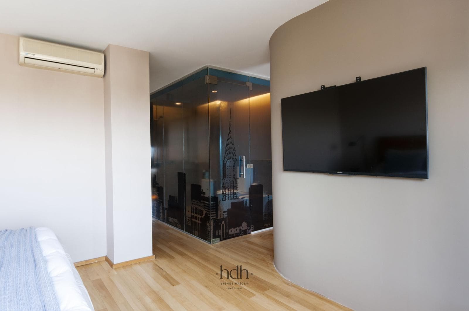 Apartment for Sale: 2-bedroom, 2-bathroom apartment with a terrace and garage
