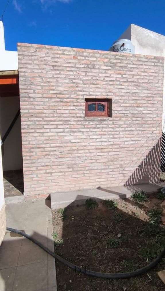 House for sale: 4 bedrooms, 3 bathrooms, garage, barbecue area, in a suburban neighborhood with a pool