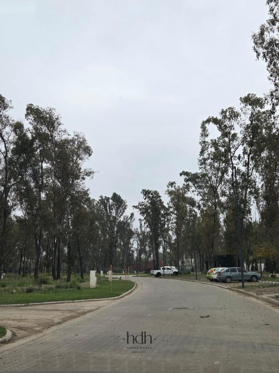 Land for sale in Nuevo Malagueño, 265 m²—suitable for a duplex—with security