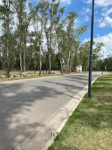 Land for sale in Nuevo Malagueño, 265 m²—suitable for a duplex—with security
