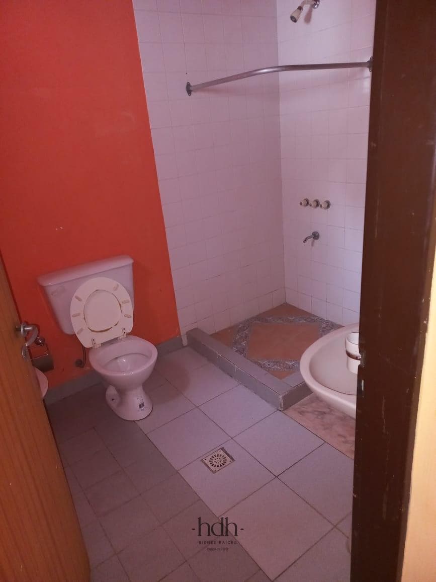 House for sale in Los Antiguos: 3 bedrooms, 2 bathrooms, with a patio and garage