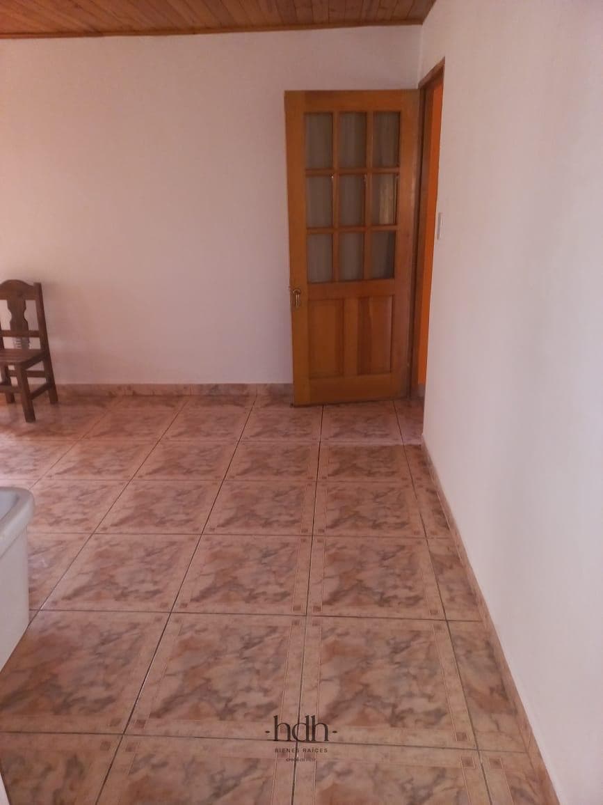 House for sale in Los Antiguos: 3 bedrooms, 2 bathrooms, with a patio and garage