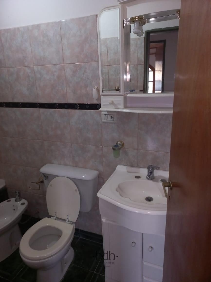 House for sale in Los Antiguos: 3 bedrooms, 2 bathrooms, with a patio and garage